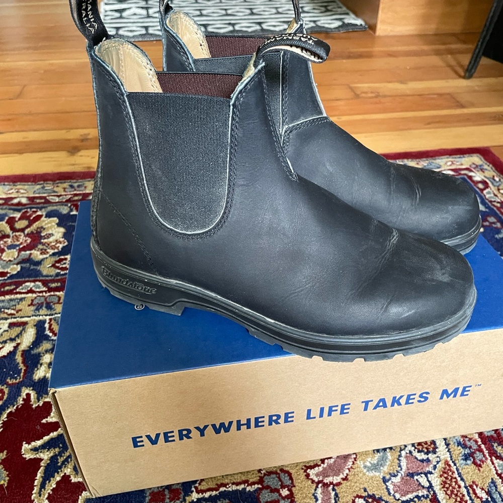 Almost new Blunstones! Size 9 (US) size 6 (AUS)